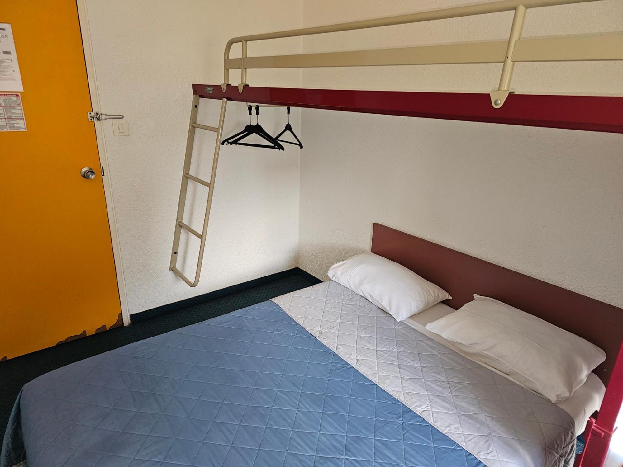 Formul'Eco Hotell Louvroil Exteriör bild