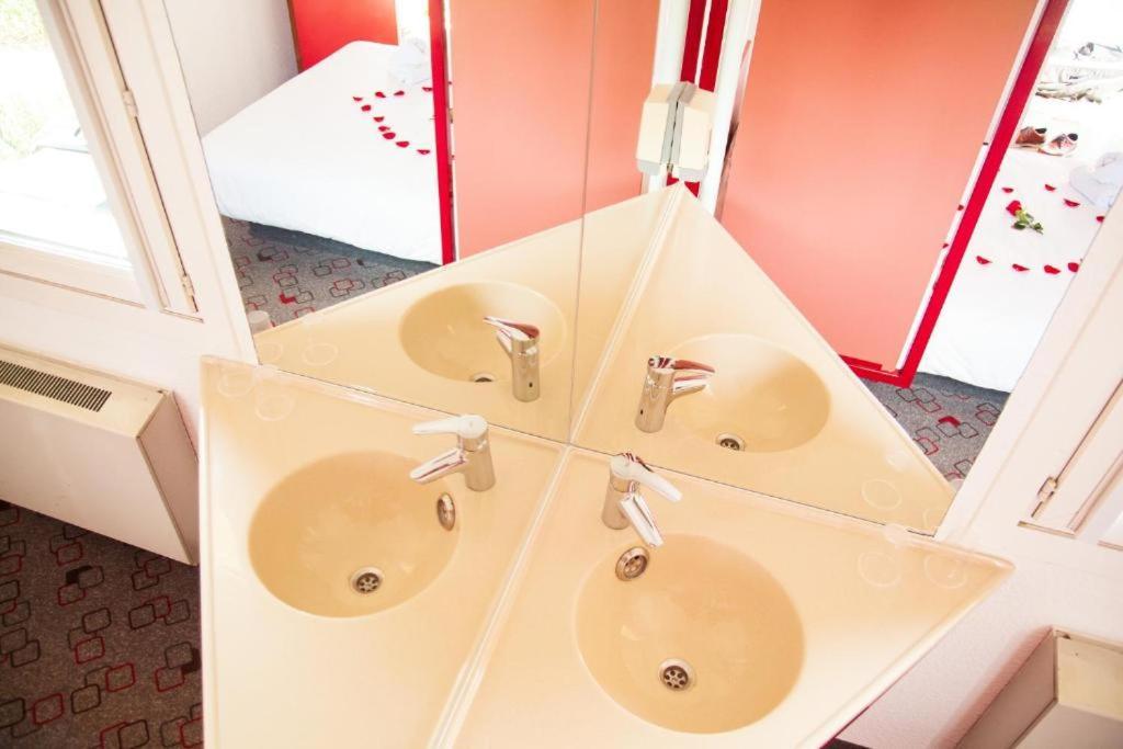 Formul'Eco Hotell Louvroil Exteriör bild