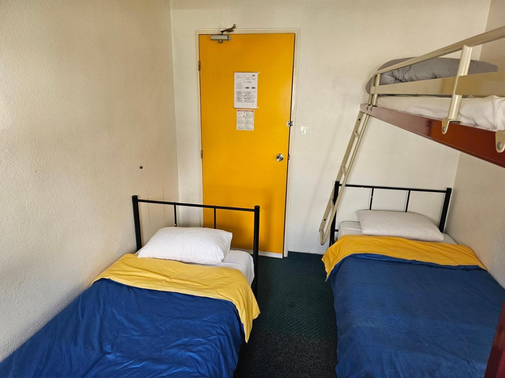Formul'Eco Hotell Louvroil Exteriör bild