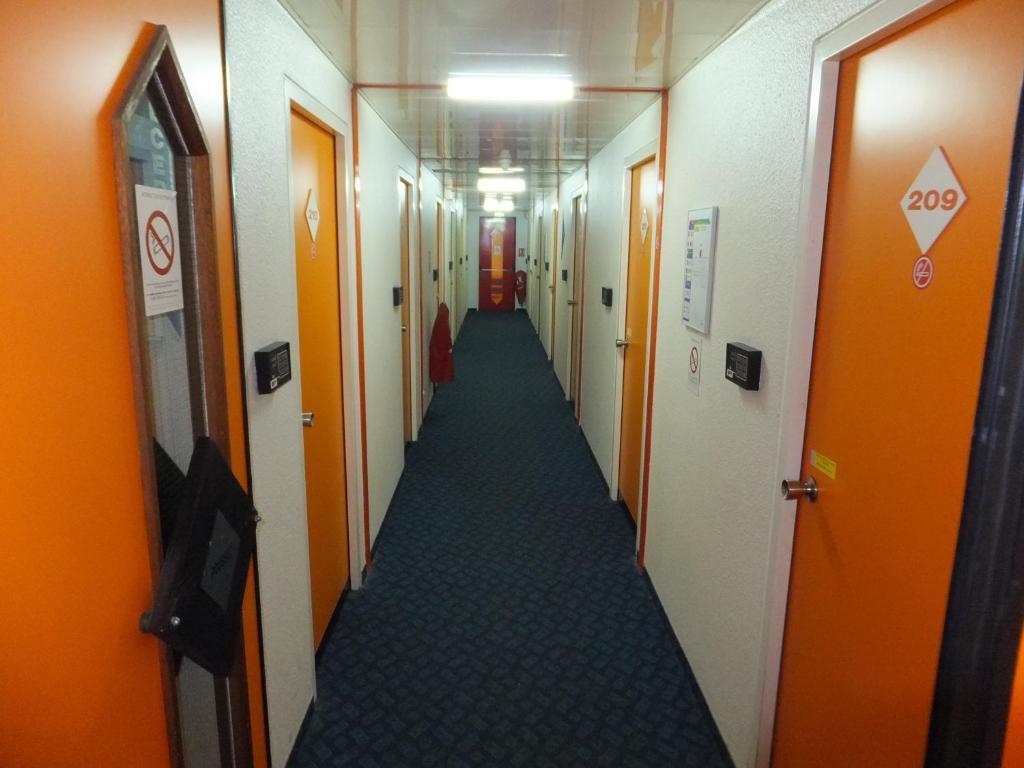 Formul'Eco Hotell Louvroil Exteriör bild